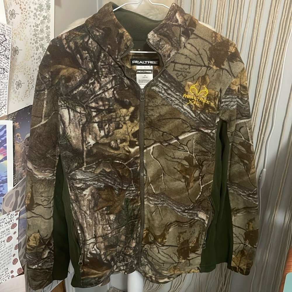 Men’s real tree camo fleece zip up size medium.